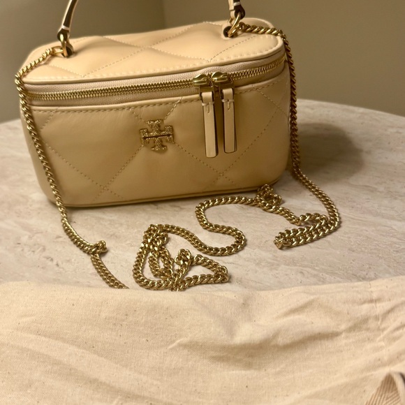 TORY BURCH  KIRA DIAMOND QUILT VANITY CASE.   Never used - Picture 2 of 10